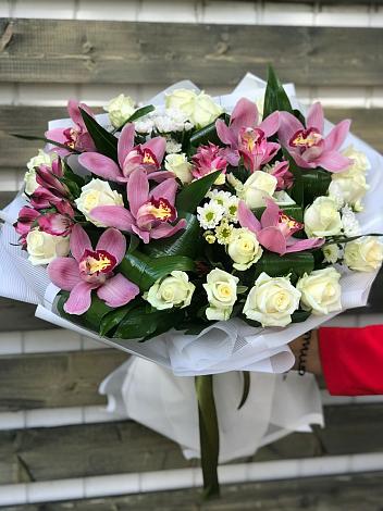 Букет цветов из: Розы и Хризантемы в Новониколаевском