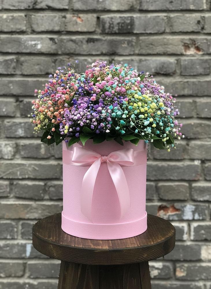 Цветочная композиция из Гипсофила и Розы в шляпной коробке в Новониколаевском