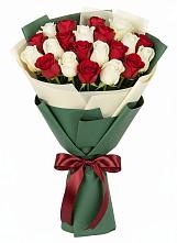 Букет Микс из красных и белых роз в Новониколаевском