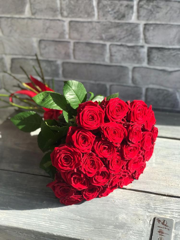Букет Красные розы Фридом в Новониколаевском
