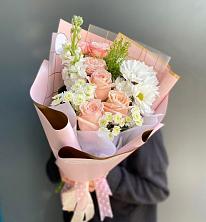 Букет цветов из:  Хризантемы и Розы в Новониколаевском