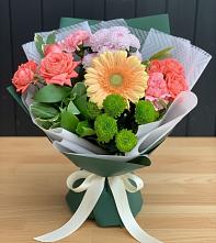 Букет цветов из:  Гвоздики, Розы, Герберы и Хризантемы в Новониколаевском