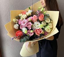 Букет цветов из:  Розы, Лизиантусы и Гвоздики #REPLACE_PRED# Новониколаевском