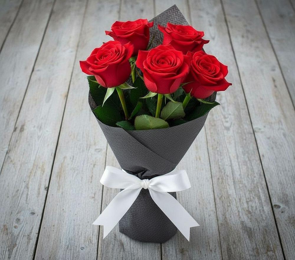 Букет 5 Красных роз Эдлесс Лав в Новониколаевском