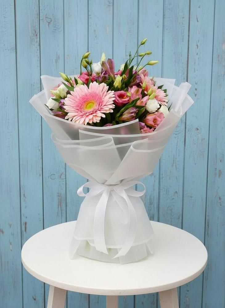 Букет цветов из: Герберы, Альстромерии и Лизиантусы в Новониколаевском