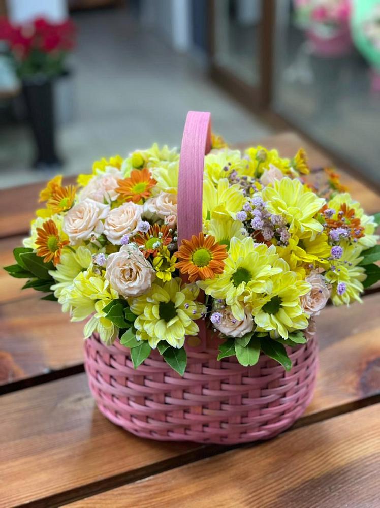 Цветочная композиция из Хризантемы и Розы в корзине в Новониколаевском