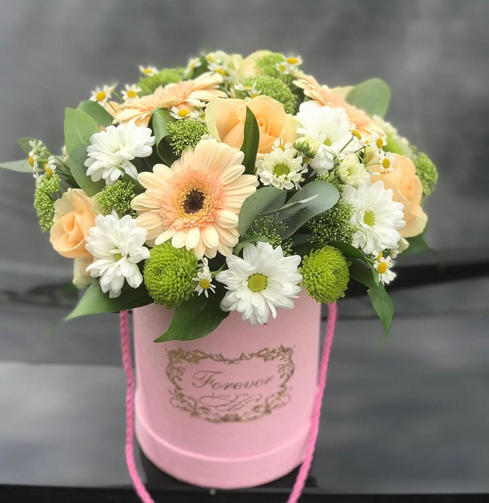 Цветочная композиция из Розы, Герберы и Хризантемы в шляпной коробке в Новониколаевском