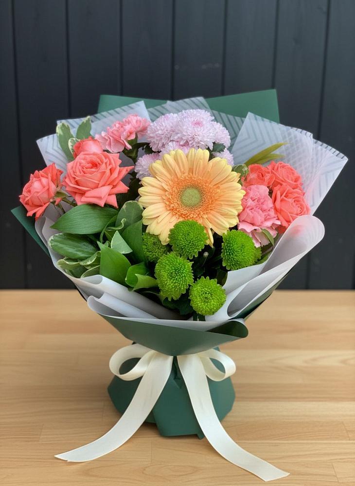 Букет цветов из: Гвоздики, Розы, Герберы и Хризантемы в Новониколаевском